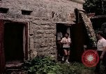 Standbild airmen prüfen Diego Garcia Insel im Indischen Ozean, 1979, aus Sekunde 24 historischem Filmmaterial Videoclip 65675055639