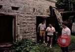 Standbild airmen prüfen Diego Garcia Insel im Indischen Ozean, 1979, aus Sekunde 26 historischem Filmmaterial Videoclip 65675055639