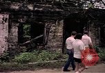 Standbild airmen prüfen Diego Garcia Insel im Indischen Ozean, 1979, aus Sekunde 58 historischem Filmmaterial Videoclip 65675055639