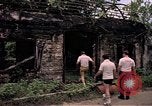 Standbild airmen prüfen Diego Garcia Insel im Indischen Ozean, 1979, aus Sekunde 61 historischem Filmmaterial Videoclip 65675055639