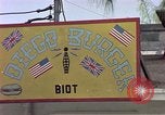 Standbild aircrew in Chow line Diego Garcia Insel im Indischen Ozean, 1979, aus Sekunde 7 historischem Filmmaterial Videoclip 65675055640
