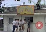 Standbild aircrew in Chow line Diego Garcia Insel im Indischen Ozean, 1979, aus Sekunde 12 historischem Filmmaterial Videoclip 65675055640