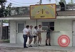 Standbild aircrew in Chow line Diego Garcia Insel im Indischen Ozean, 1979, aus Sekunde 13 historischem Filmmaterial Videoclip 65675055640