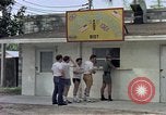 Standbild aircrew in Chow line Diego Garcia Insel im Indischen Ozean, 1979, aus Sekunde 14 historischem Filmmaterial Videoclip 65675055640
