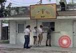 Standbild aircrew in Chow line Diego Garcia Insel im Indischen Ozean, 1979, aus Sekunde 15 historischem Filmmaterial Videoclip 65675055640