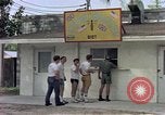 Standbild aircrew in Chow line Diego Garcia Insel im Indischen Ozean, 1979, aus Sekunde 16 historischem Filmmaterial Videoclip 65675055640