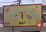 Standbild aircrew in Chow line Diego Garcia Insel im Indischen Ozean, 1979, aus Sekunde 24 historischem Filmmaterial Videoclip 65675055640
