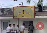 Standbild aircrew in Chow line Diego Garcia Insel im Indischen Ozean, 1979, aus Sekunde 25 historischem Filmmaterial Videoclip 65675055640