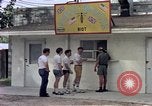Standbild aircrew in Chow line Diego Garcia Insel im Indischen Ozean, 1979, aus Sekunde 32 historischem Filmmaterial Videoclip 65675055640