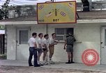 Standbild aircrew in Chow line Diego Garcia Insel im Indischen Ozean, 1979, aus Sekunde 34 historischem Filmmaterial Videoclip 65675055640