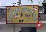 Standbild aircrew in Chow line Diego Garcia Insel im Indischen Ozean, 1979, aus Sekunde 36 historischem Filmmaterial Videoclip 65675055640