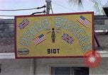 Standbild aircrew in Chow line Diego Garcia Insel im Indischen Ozean, 1979, aus Sekunde 39 historischem Filmmaterial Videoclip 65675055640
