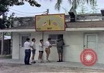 Standbild aircrew in Chow line Diego Garcia Insel im Indischen Ozean, 1979, aus Sekunde 42 historischem Filmmaterial Videoclip 65675055640