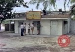 Standbild aircrew in Chow line Diego Garcia Insel im Indischen Ozean, 1979, aus Sekunde 43 historischem Filmmaterial Videoclip 65675055640