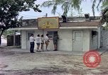 Standbild aircrew in Chow line Diego Garcia Insel im Indischen Ozean, 1979, aus Sekunde 47 historischem Filmmaterial Videoclip 65675055640