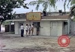 Standbild aircrew in Chow line Diego Garcia Insel im Indischen Ozean, 1979, aus Sekunde 50 historischem Filmmaterial Videoclip 65675055640