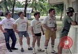 Standbild aircrew in Chow line Diego Garcia Insel im Indischen Ozean, 1979, aus Sekunde 53 historischem Filmmaterial Videoclip 65675055640