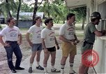Standbild aircrew in Chow line Diego Garcia Insel im Indischen Ozean, 1979, aus Sekunde 59 historischem Filmmaterial Videoclip 65675055640