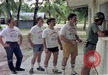 Standbild aircrew in Chow line Diego Garcia Insel im Indischen Ozean, 1979, aus Sekunde 60 historischem Filmmaterial Videoclip 65675055640