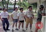 Standbild aircrew in Chow line Diego Garcia Insel im Indischen Ozean, 1979, aus Sekunde 62 historischem Filmmaterial Videoclip 65675055640