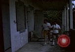 Standbild airmen prüfen Diego Garcia Insel im Indischen Ozean, 1979, aus Sekunde 35 historischem Filmmaterial Videoclip 65675055642