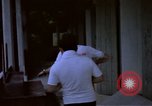Standbild airmen prüfen Diego Garcia Insel im Indischen Ozean, 1979, aus Sekunde 49 historischem Filmmaterial Videoclip 65675055642