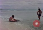 Standbild Flieger am Strand Diego Garcia Insel im Indischen Ozean, 1979, aus Sekunde 20 historischem Filmmaterial Videoclip 65675055646