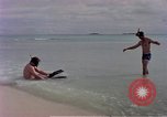 Standbild Flieger am Strand Diego Garcia Insel im Indischen Ozean, 1979, aus Sekunde 21 historischem Filmmaterial Videoclip 65675055646