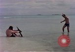 Standbild Flieger am Strand Diego Garcia Insel im Indischen Ozean, 1979, aus Sekunde 23 historischem Filmmaterial Videoclip 65675055646