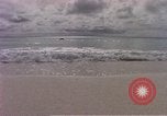 Standbild Flieger am Strand Diego Garcia Insel im Indischen Ozean, 1979, aus Sekunde 39 historischem Filmmaterial Videoclip 65675055646