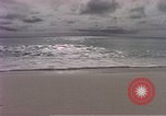 Standbild Flieger am Strand Diego Garcia Insel im Indischen Ozean, 1979, aus Sekunde 41 historischem Filmmaterial Videoclip 65675055646