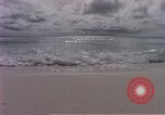 Standbild Flieger am Strand Diego Garcia Insel im Indischen Ozean, 1979, aus Sekunde 43 historischem Filmmaterial Videoclip 65675055646
