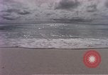 Standbild Flieger am Strand Diego Garcia Insel im Indischen Ozean, 1979, aus Sekunde 44 historischem Filmmaterial Videoclip 65675055646