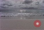 Standbild Flieger am Strand Diego Garcia Insel im Indischen Ozean, 1979, aus Sekunde 49 historischem Filmmaterial Videoclip 65675055646