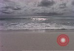 Standbild Flieger am Strand Diego Garcia Insel im Indischen Ozean, 1979, aus Sekunde 50 historischem Filmmaterial Videoclip 65675055646