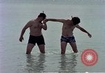 Standbild Flieger am Strand Diego Garcia Insel im Indischen Ozean, 1979, aus Sekunde 62 historischem Filmmaterial Videoclip 65675055646