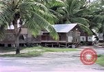 Standbild Gebäude am Strand Diego Garcia Insel im Indischen Ozean, 1979, aus Sekunde 25 historischem Filmmaterial Videoclip 65675055647