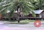 Standbild Gebäude am Strand Diego Garcia Insel im Indischen Ozean, 1979, aus Sekunde 27 historischem Filmmaterial Videoclip 65675055647