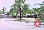 Standbild Gebäude am Strand Diego Garcia Insel im Indischen Ozean, 1979, aus Sekunde 33 historischem Filmmaterial Videoclip 65675055647