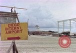 Standbild USA airmen Diego Garcia Insel im Indischen Ozean, 1979, aus Sekunde 17 historischem Filmmaterial Videoclip 65675055648