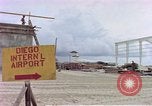 Standbild USA airmen Diego Garcia Insel im Indischen Ozean, 1979, aus Sekunde 19 historischem Filmmaterial Videoclip 65675055648