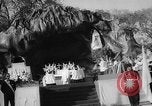 Standbild der heiligen Bernadette's Centennial Washington DC USA, 1958, aus Sekunde 30 historischem Filmmaterial Videoclip 65675055661
