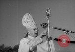 Standbild der heiligen Bernadette's Centennial Washington DC USA, 1958, aus Sekunde 36 historischem Filmmaterial Videoclip 65675055661