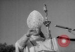 Standbild der heiligen Bernadette's Centennial Washington DC USA, 1958, aus Sekunde 39 historischem Filmmaterial Videoclip 65675055661