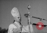 Standbild der heiligen Bernadette's Centennial Washington DC USA, 1958, aus Sekunde 41 historischem Filmmaterial Videoclip 65675055661
