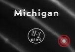 Standbild Fußballspiel East Lansing Michigan USA, 1958, aus Sekunde 5 historischem Filmmaterial Videoclip 65675055663