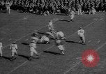 Standbild Fußballspiel East Lansing Michigan USA, 1958, aus Sekunde 15 historischem Filmmaterial Videoclip 65675055663