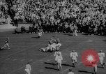 Standbild Fußballspiel East Lansing Michigan USA, 1958, aus Sekunde 17 historischem Filmmaterial Videoclip 65675055663