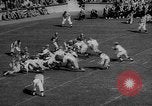 Standbild Fußballspiel East Lansing Michigan USA, 1958, aus Sekunde 20 historischem Filmmaterial Videoclip 65675055663