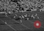 Standbild Fußballspiel East Lansing Michigan USA, 1958, aus Sekunde 28 historischem Filmmaterial Videoclip 65675055663